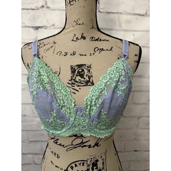 Wacoal Size 34DD Embrace Lace Underwire Bra Sheer 65191 Purple Green Stained - Picture 1 of 8
